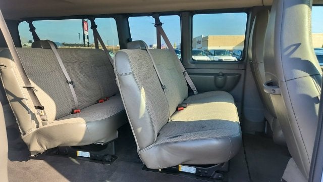 2025 Chevrolet Express Passenger 1LT