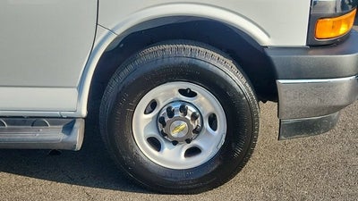 2025 Chevrolet Express Passenger 1LT