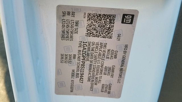 2025 Chevrolet Express Passenger 1LT
