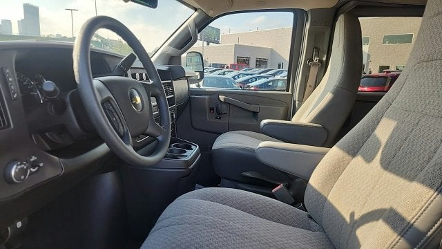 2025 Chevrolet Express Passenger 1LT