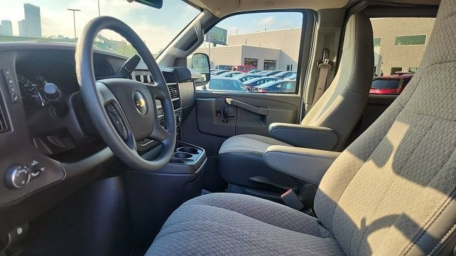 2025 Chevrolet Express Passenger 1LT