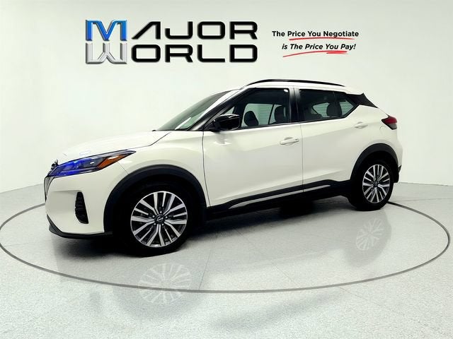 2023 Nissan Kicks SR