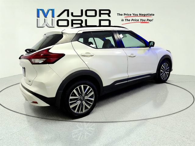 2023 Nissan Kicks SR