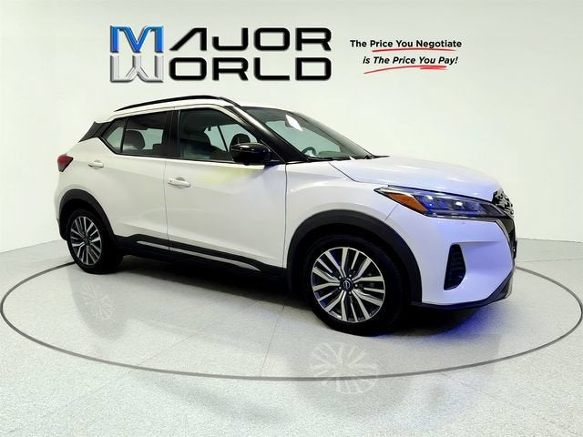 2023 Nissan Kicks SR