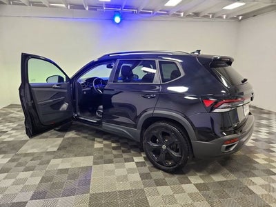 2025 Volkswagen Taos SE Black