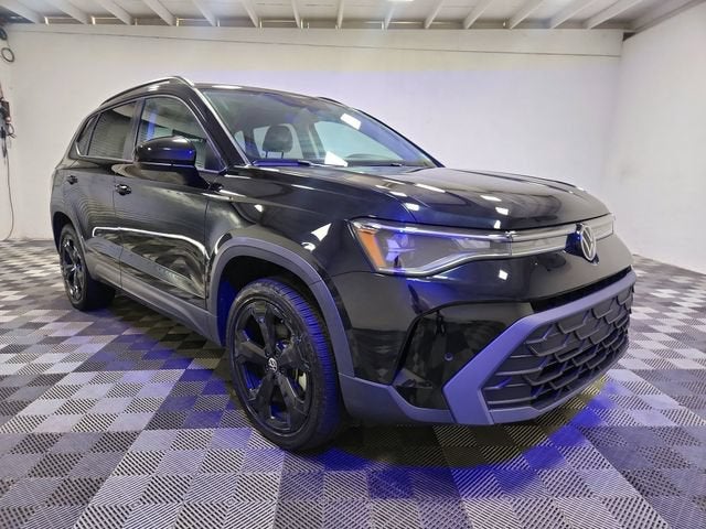 2025 Volkswagen Taos SE Black