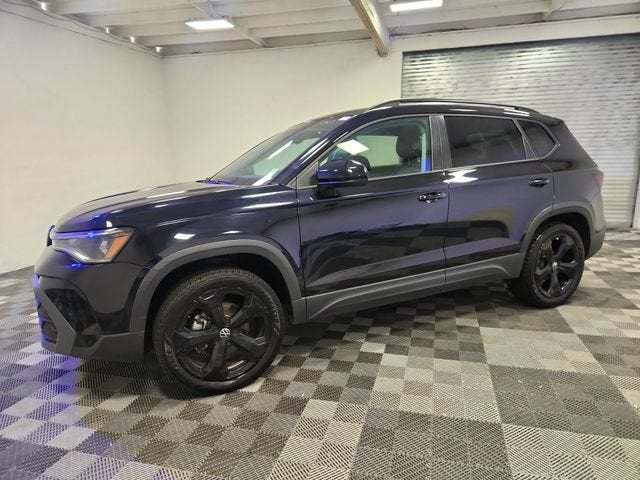 2025 Volkswagen Taos SE Black