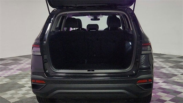 2025 Volkswagen Taos SE Black