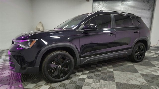 2025 Volkswagen Taos SE Black