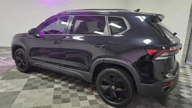 2025 Volkswagen Taos SE Black
