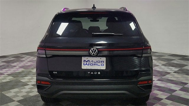 2025 Volkswagen Taos SE Black