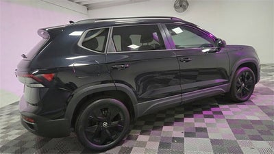2025 Volkswagen Taos SE Black