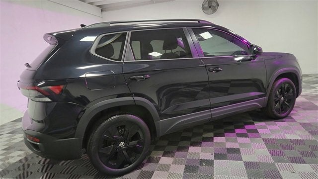 2025 Volkswagen Taos SE Black