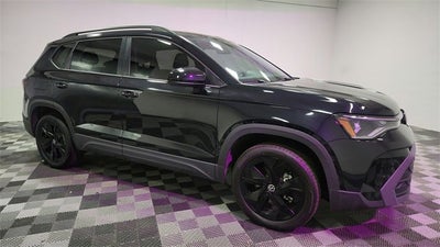 2025 Volkswagen Taos SE Black
