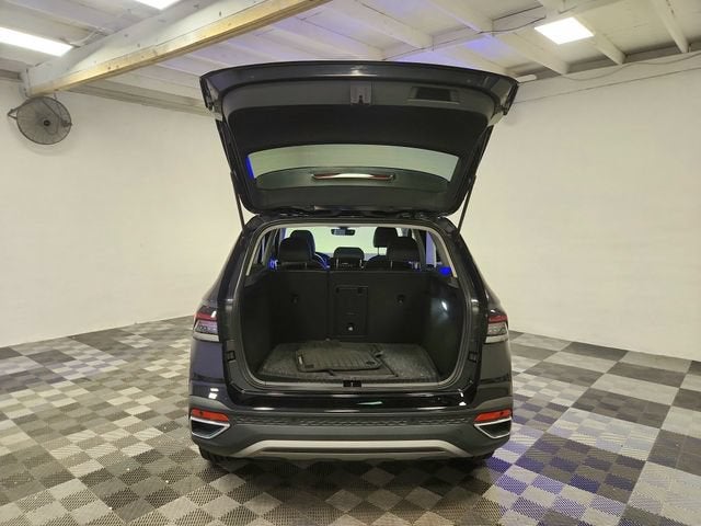 2025 Volkswagen Taos SEL