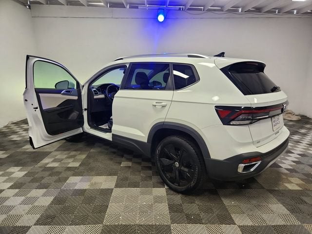 2025 Volkswagen Taos SE