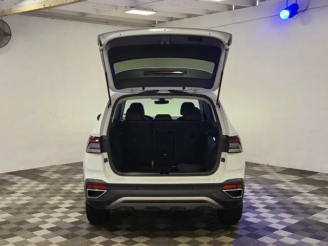 2025 Volkswagen Taos SE