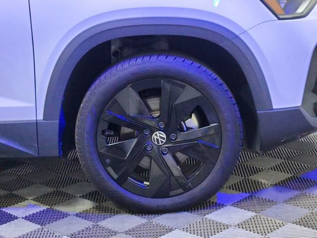 2025 Volkswagen Taos SE