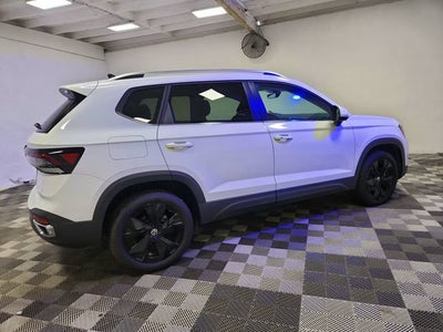 2025 Volkswagen Taos SE
