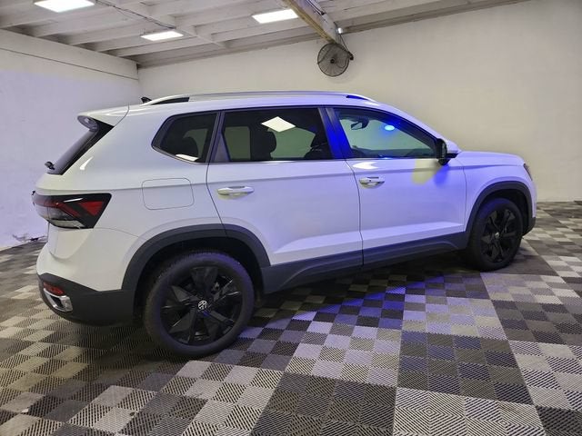 2025 Volkswagen Taos SE