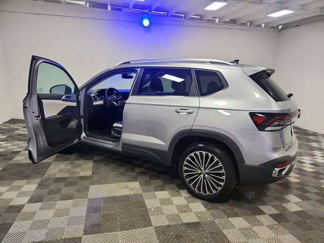 2025 Volkswagen Taos SE - Photo 17