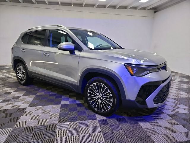 2025 Volkswagen Taos SE - Photo 8