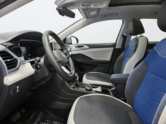 2025 Volkswagen Taos SE