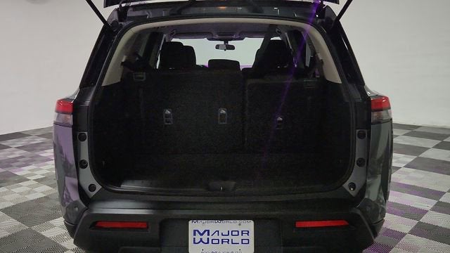 2022 Nissan Pathfinder SV