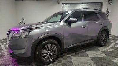 2022 Nissan Pathfinder SV