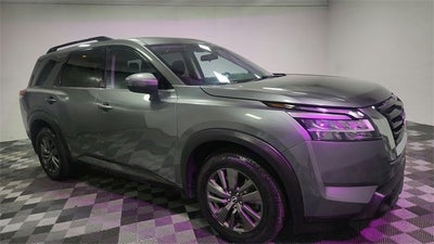 2022 Nissan Pathfinder SV