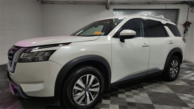 2023 Nissan Pathfinder SL