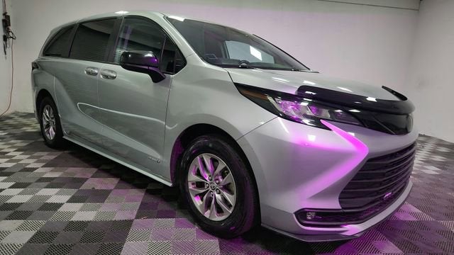 2021 Toyota Sienna LE