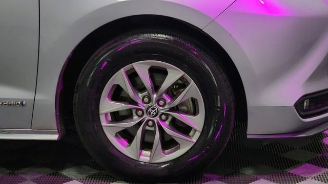 2021 Toyota Sienna LE