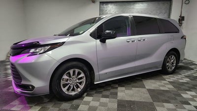 2021 Toyota Sienna LE