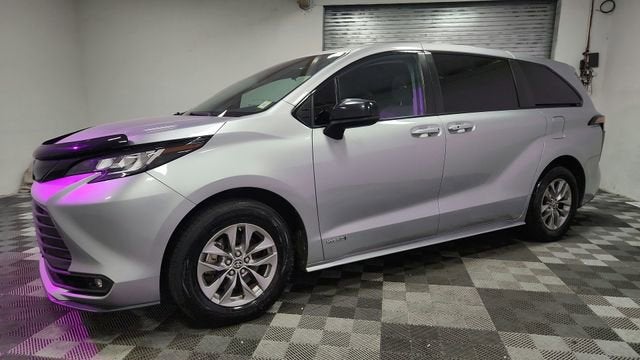 2021 Toyota Sienna LE