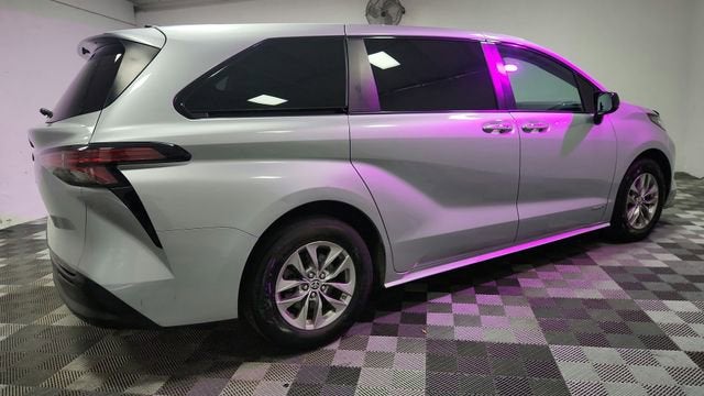 2021 Toyota Sienna LE