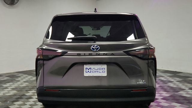 2024 Toyota Sienna LE