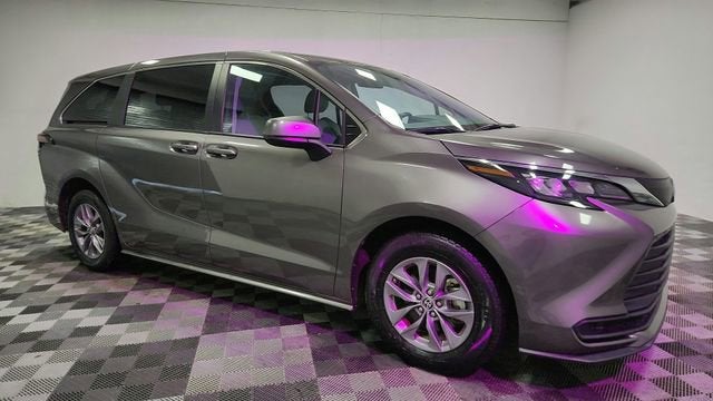 2024 Toyota Sienna LE