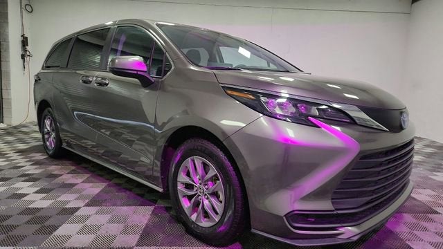 2024 Toyota Sienna LE