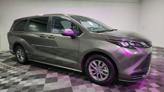 2024 Toyota Sienna LE