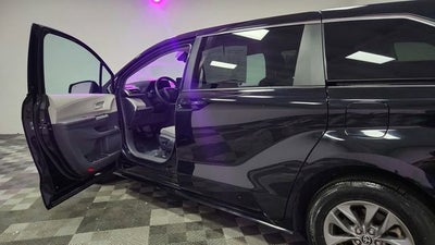 2024 Toyota Sienna LE