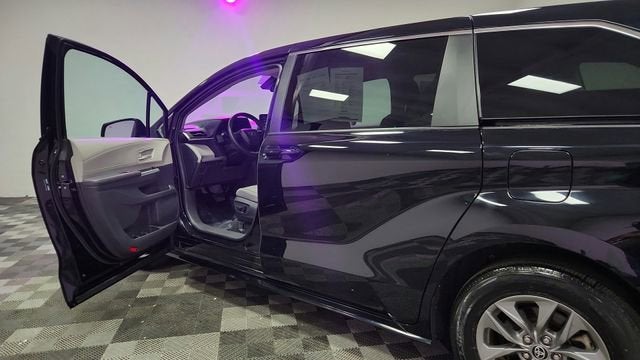 2024 Toyota Sienna LE