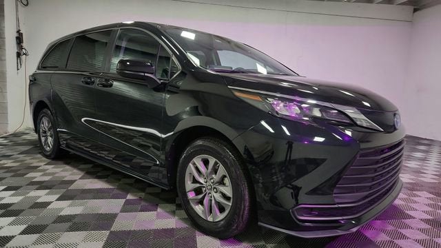 2024 Toyota Sienna LE