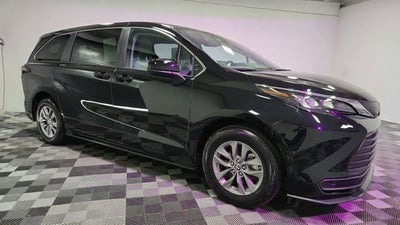 2024 Toyota Sienna LE