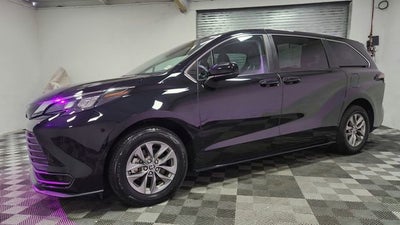 2024 Toyota Sienna LE