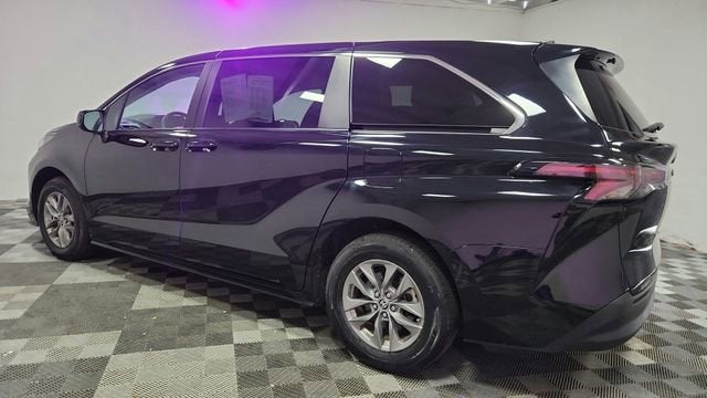 2024 Toyota Sienna LE