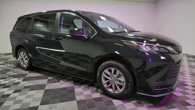 2024 Toyota Sienna LE