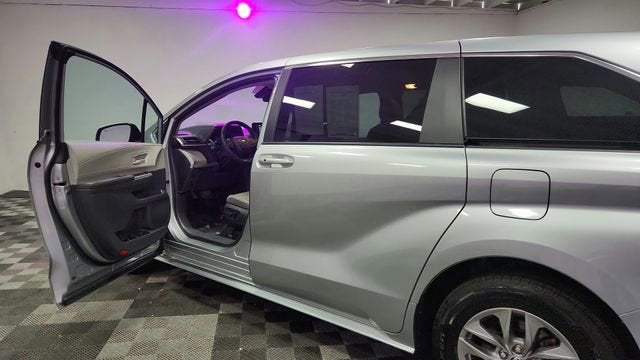 2024 Toyota Sienna LE