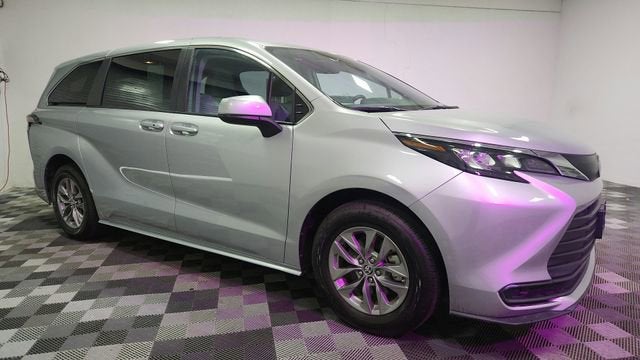 2024 Toyota Sienna LE