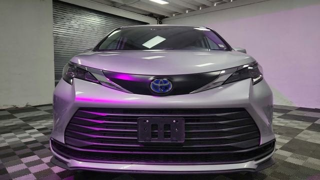 2024 Toyota Sienna LE